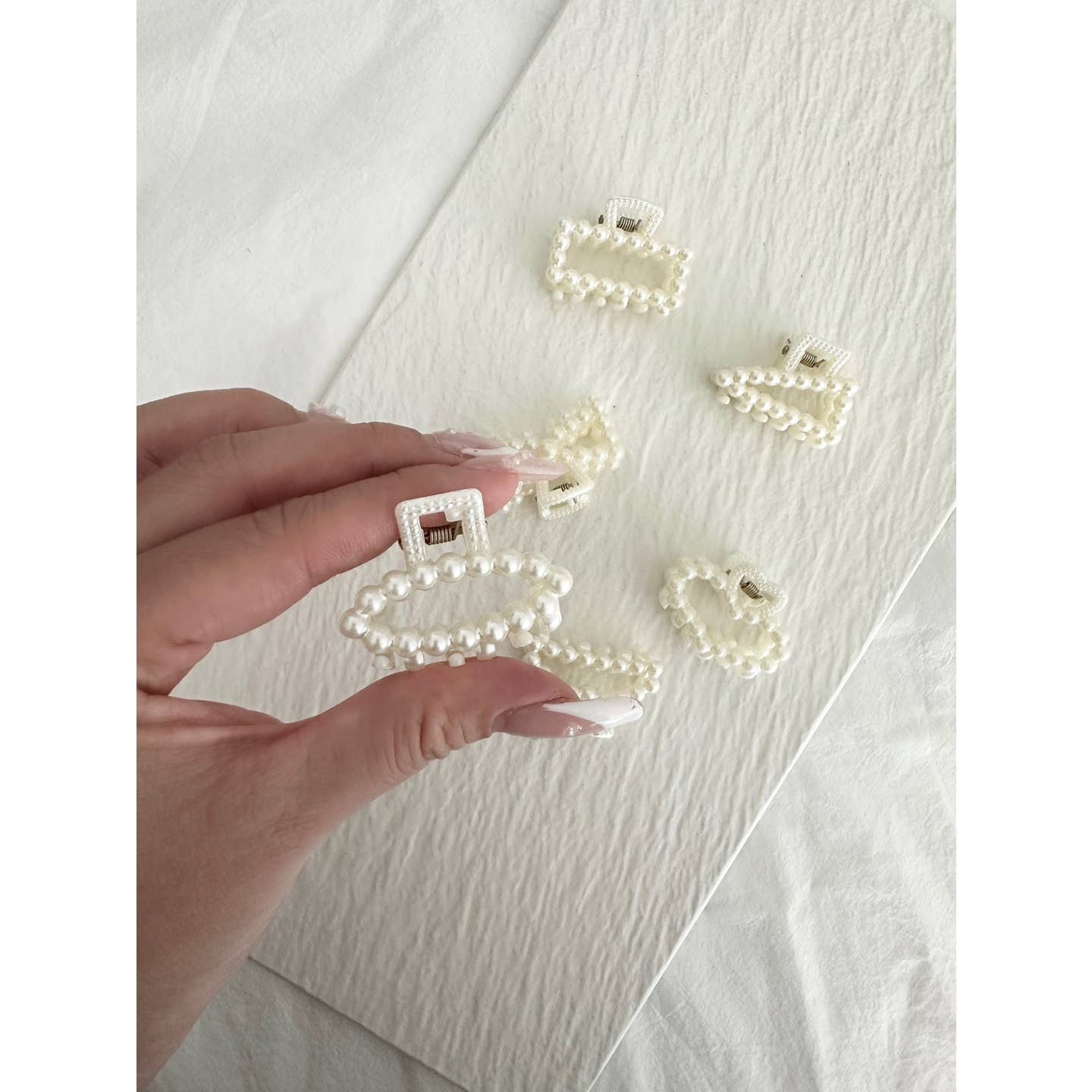 Graceful Pearl-Embellished Hair Claw