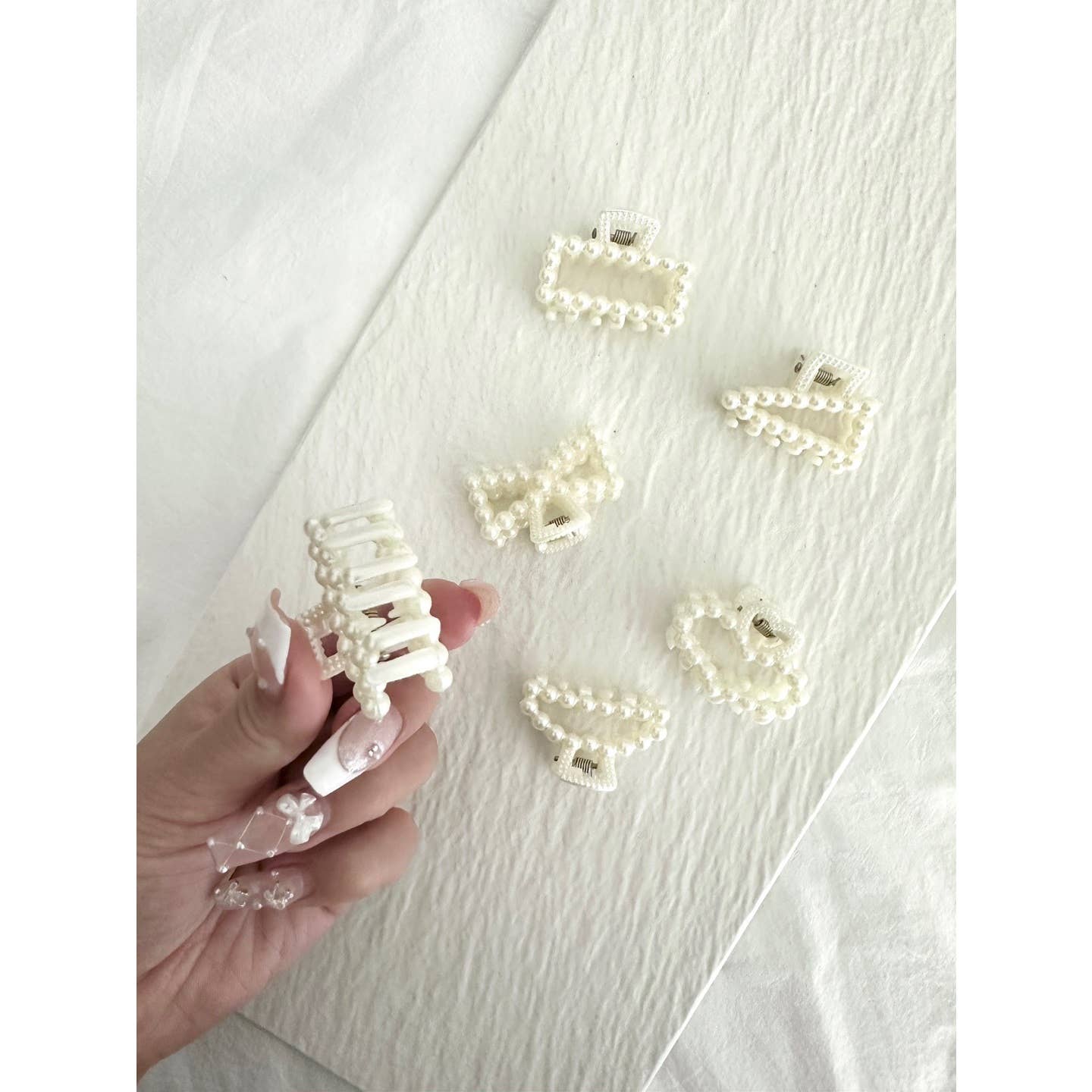 Graceful Pearl-Embellished Hair Claw
