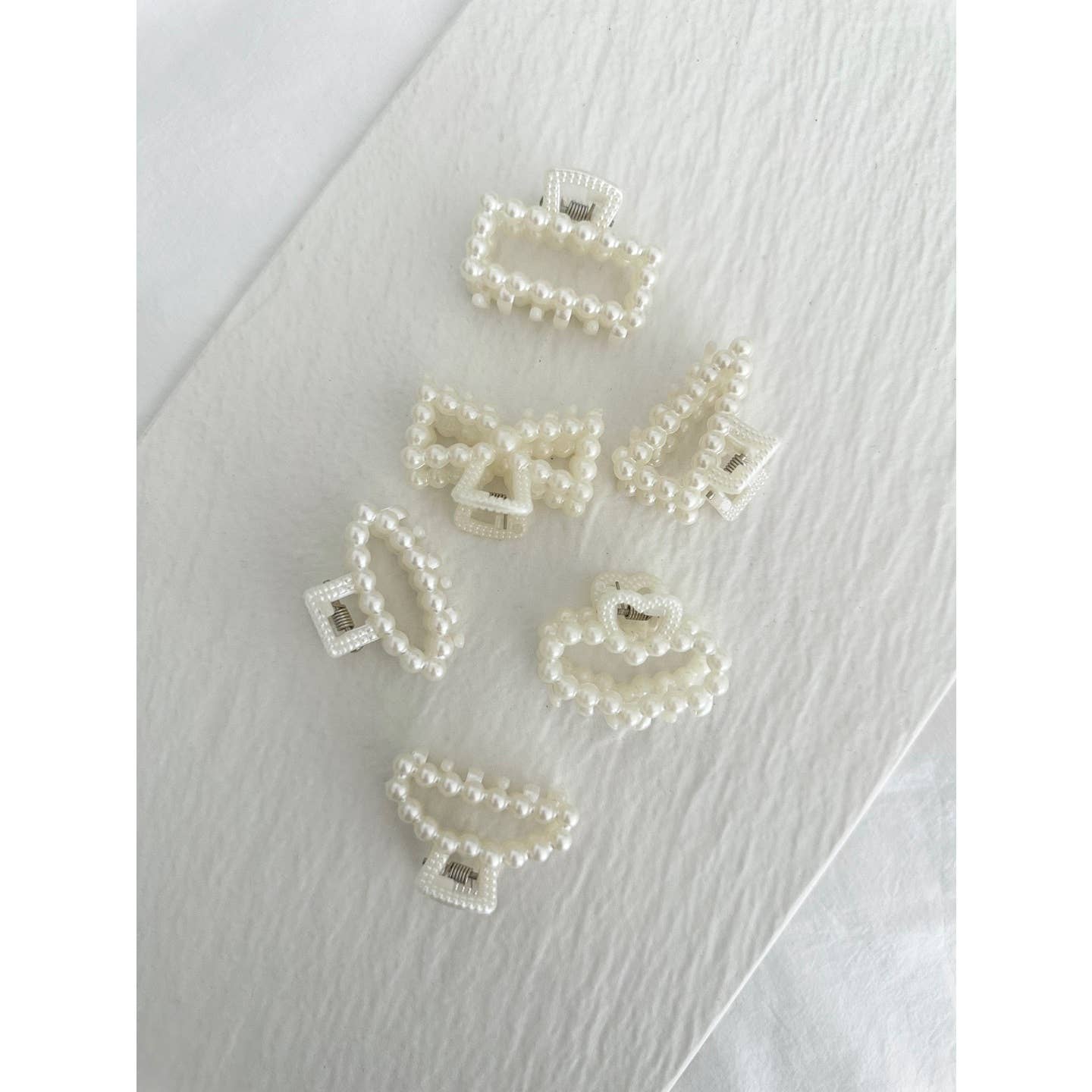 Graceful Pearl-Embellished Hair Claw