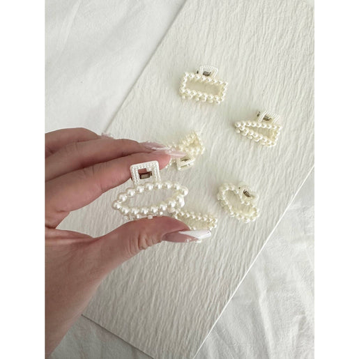 Graceful Pearl-Embellished Hair Claw
