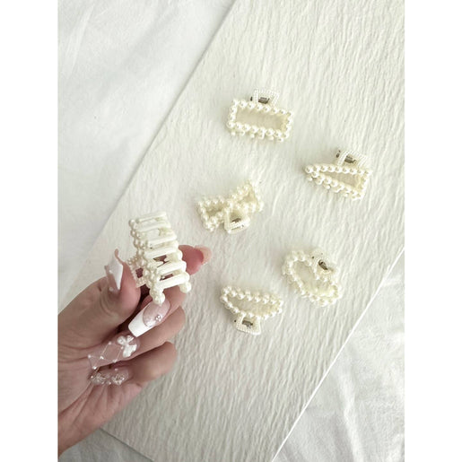 Graceful Pearl-Embellished Hair Claw